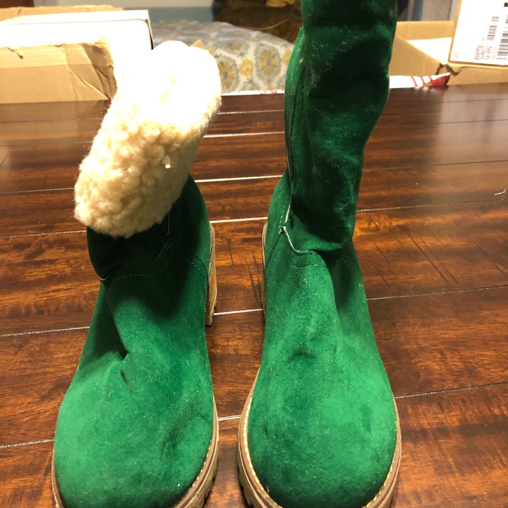 Green faux suede , faux fur boots. Size 38, 7.5 - Picture 4 of 4